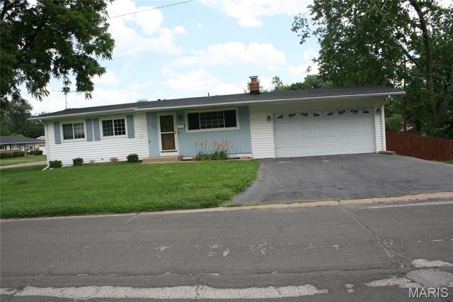 1060 Loveland Drive, Florissant, MO 63031