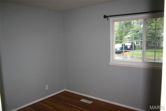 1060 Loveland Drive, Florissant, MO 63031