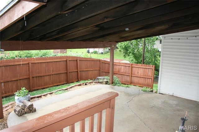 1060 Loveland Drive, Florissant, MO 63031