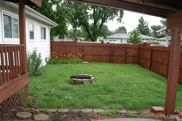 1060 Loveland Drive, Florissant, MO 63031