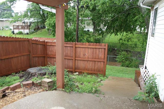 1060 Loveland Drive, Florissant, MO 63031