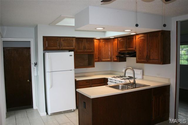 1060 Loveland Drive, Florissant, MO 63031