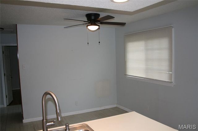 1060 Loveland Drive, Florissant, MO 63031