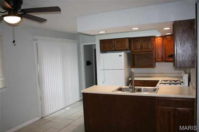 1060 Loveland Drive, Florissant, MO 63031