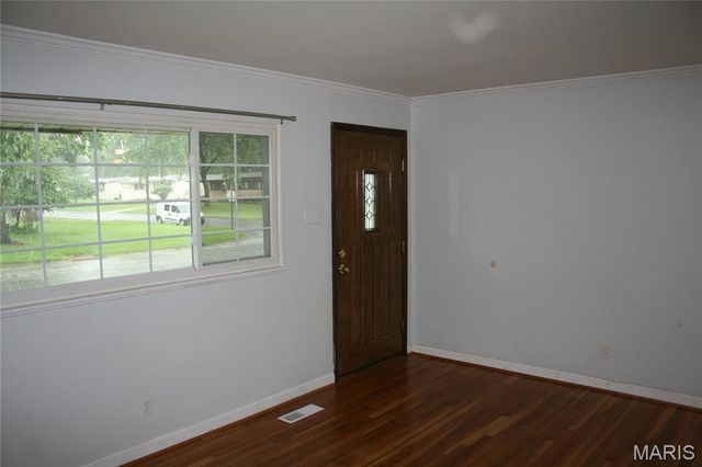 1060 Loveland Drive, Florissant, MO 63031