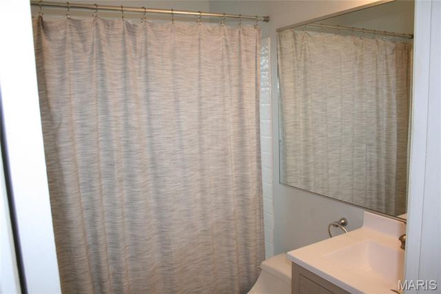 1060 Loveland Drive, Florissant, MO 63031