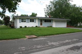 1060 Loveland Drive, Florissant, MO 63031