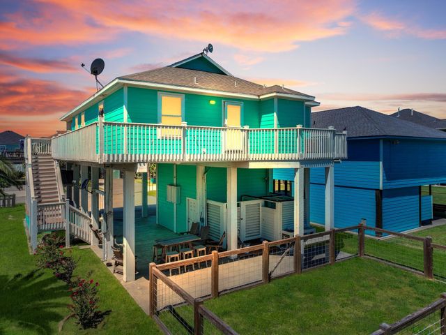 930 Eastview, Crystal Beach, TX 77650