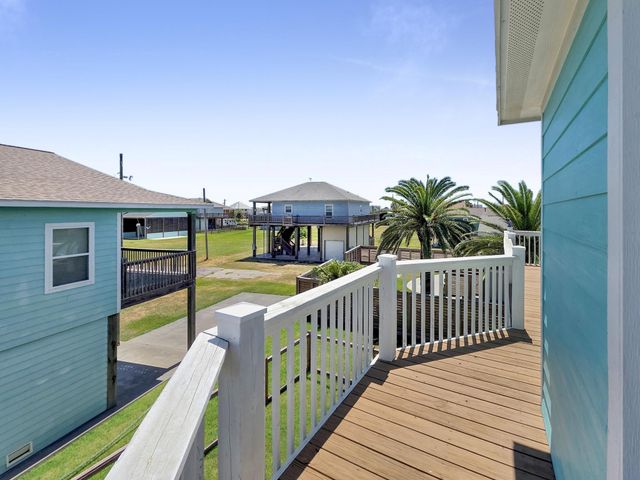 930 Eastview, Crystal Beach, TX 77650