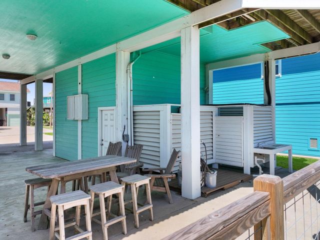 930 Eastview, Crystal Beach, TX 77650