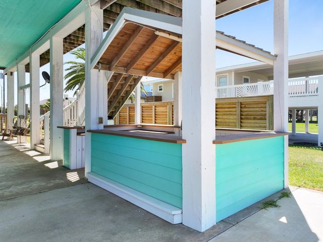 930 Eastview, Crystal Beach, TX 77650