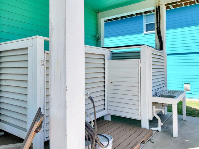 930 Eastview, Crystal Beach, TX 77650