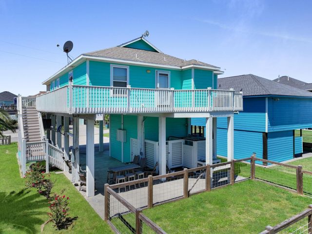 930 Eastview, Crystal Beach, TX 77650
