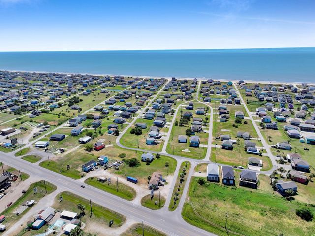 930 Eastview, Crystal Beach, TX 77650
