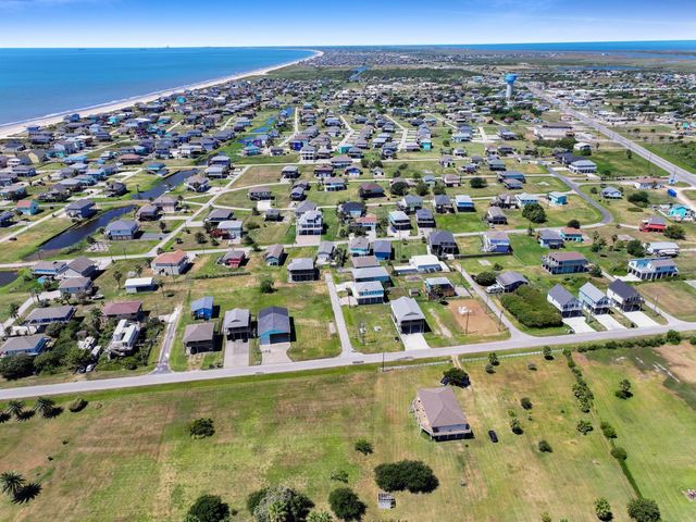 930 Eastview, Crystal Beach, TX 77650