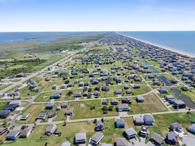 930 Eastview, Crystal Beach, TX 77650