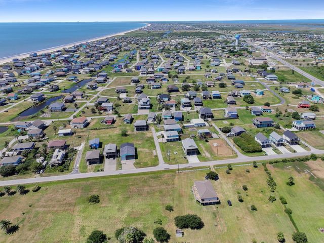 930 Eastview, Crystal Beach, TX 77650