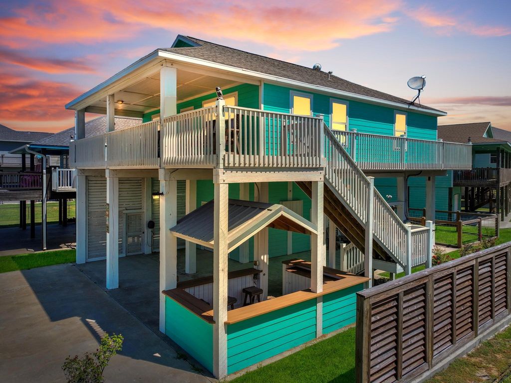 930 Eastview, Crystal Beach, TX 77650