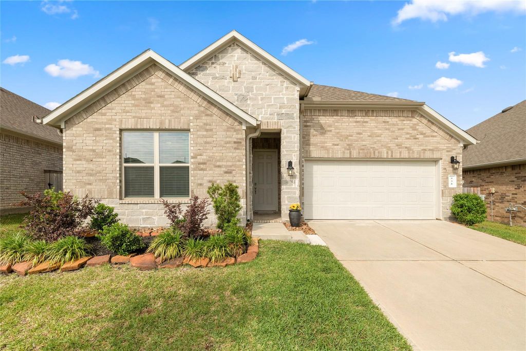938 Youth Water Road, Montgomery, TX 77316