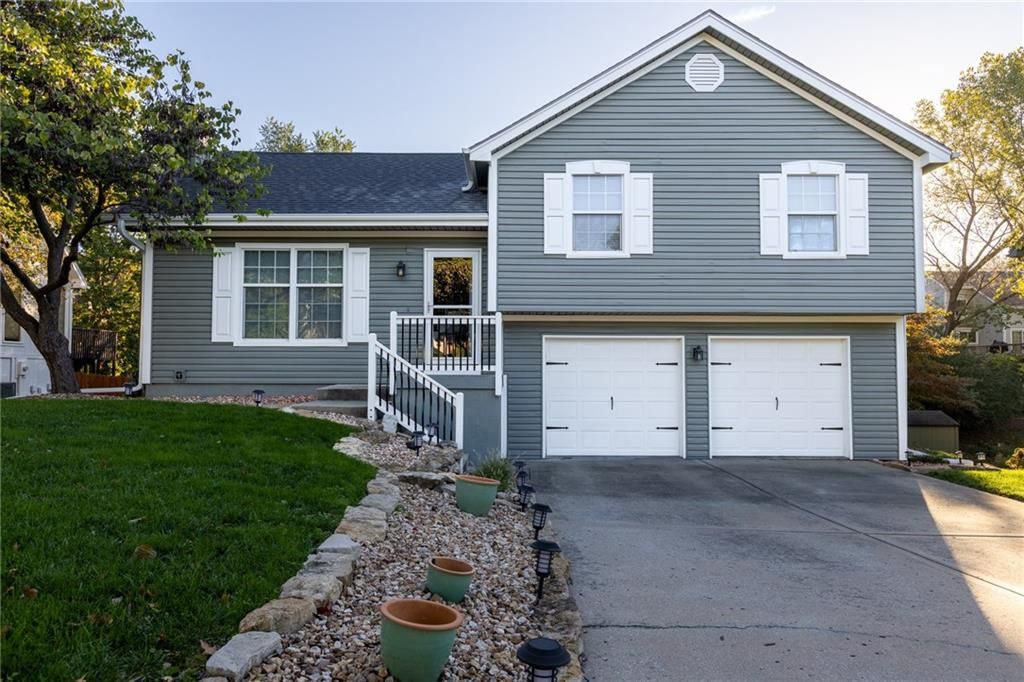 6525 NW Hidden Valley Road, Kansas City, MO 64152