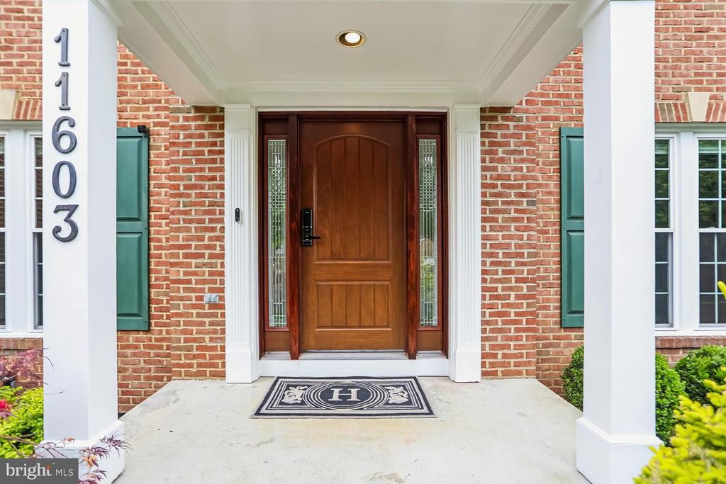 Image 2 of property listing at 11603 SENECA FOREST CIR, Germantown, MD 20876