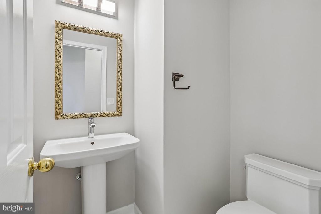Image 23 of property listing at 11603 SENECA FOREST CIR, Germantown, MD 20876