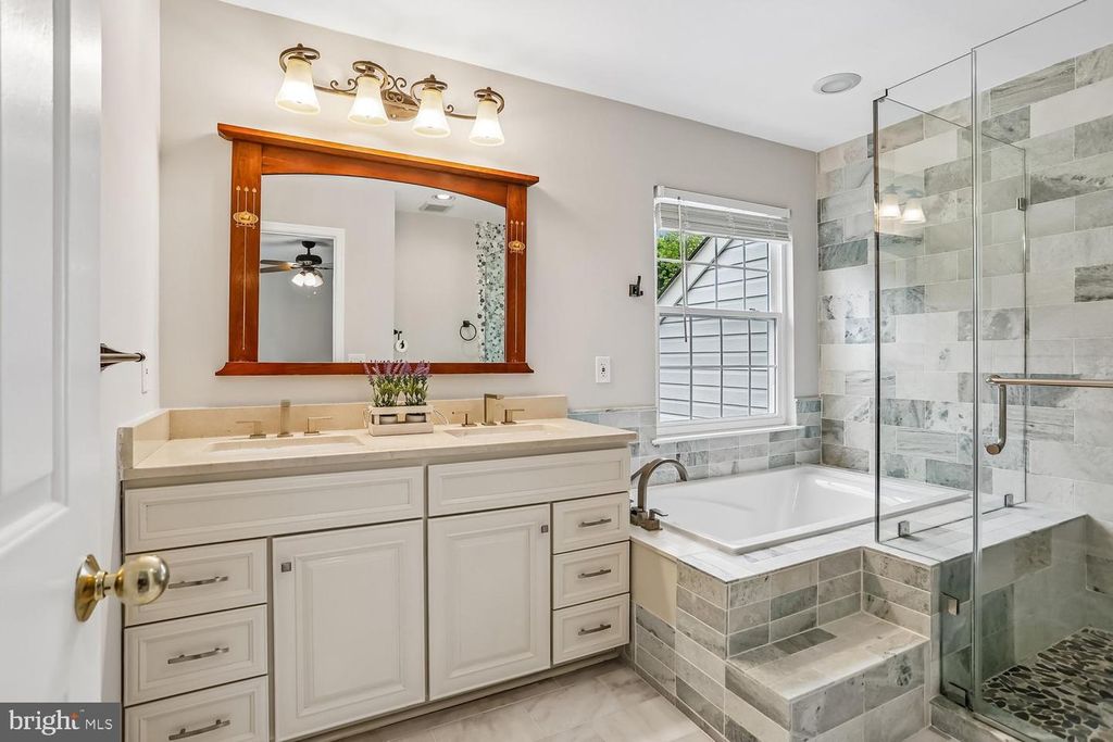 Image 27 of property listing at 11603 SENECA FOREST CIR, Germantown, MD 20876