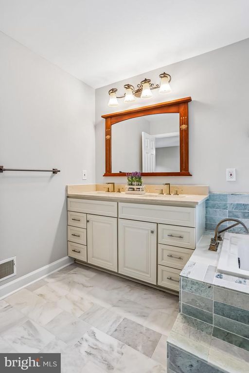 Image 29 of property listing at 11603 SENECA FOREST CIR, Germantown, MD 20876