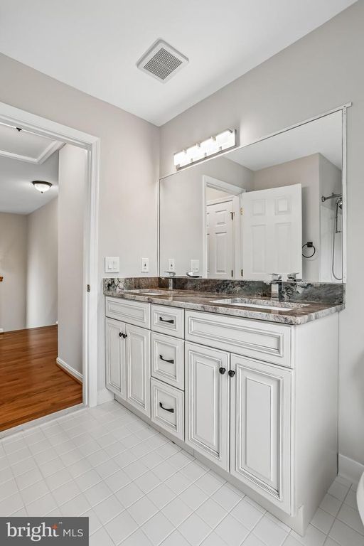 Image 38 of property listing at 11603 SENECA FOREST CIR, Germantown, MD 20876