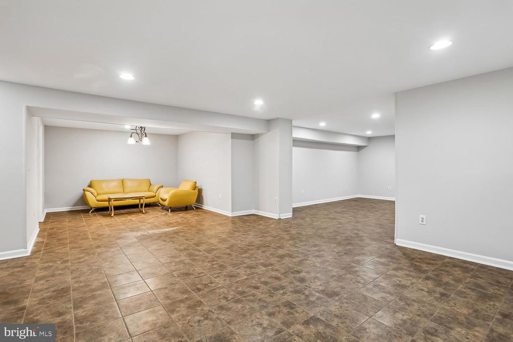 Image 44 of property listing at 11603 SENECA FOREST CIR, Germantown, MD 20876