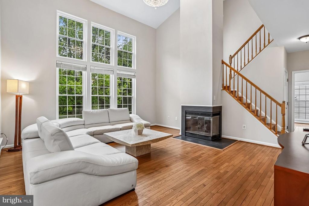 Image 5 of property listing at 11603 SENECA FOREST CIR, Germantown, MD 20876