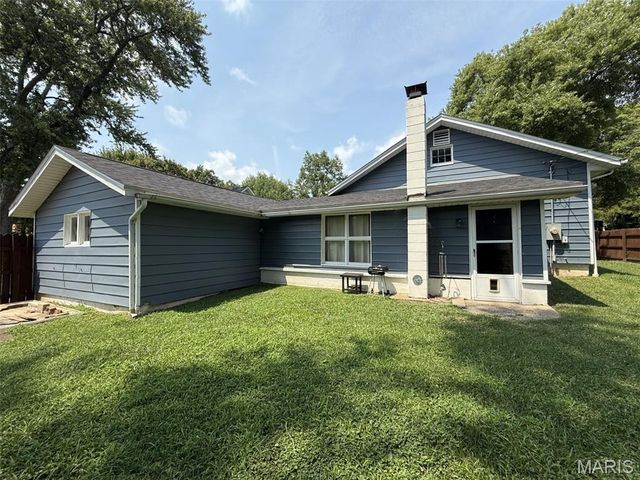 516 E South Avenue, Greenville, IL 62246