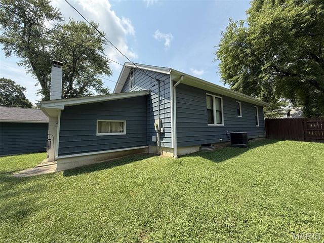516 E South Avenue, Greenville, IL 62246