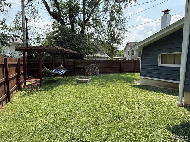 516 E South Avenue, Greenville, IL 62246