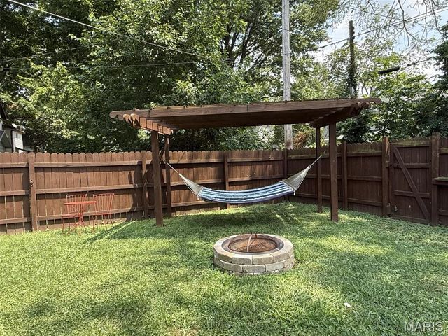 516 E South Avenue, Greenville, IL 62246