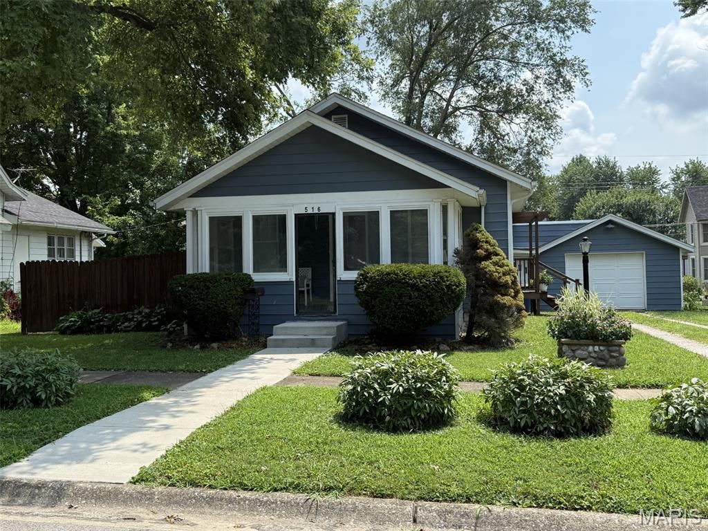 516 E South Avenue, Greenville, IL 62246