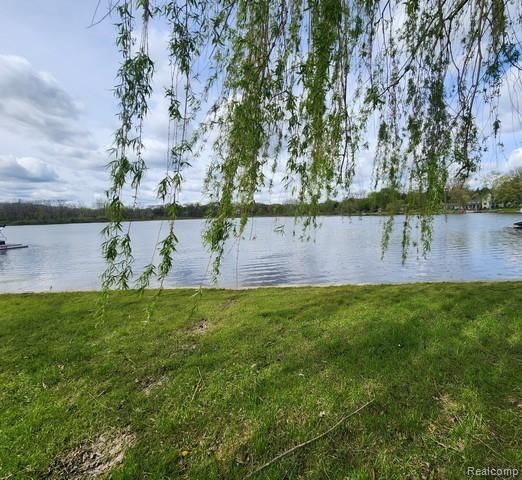 9125 Clinton Street, Holly, MI 48442