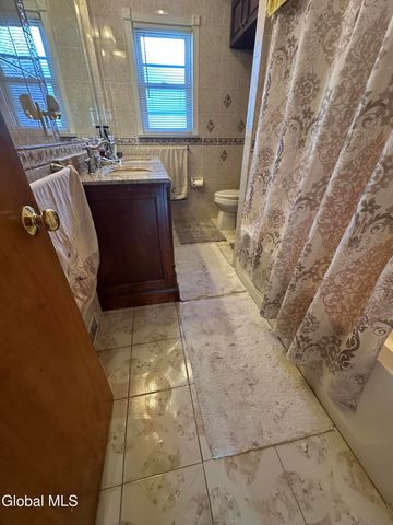 6 Elliott Avenue, Schenectady, NY 12304