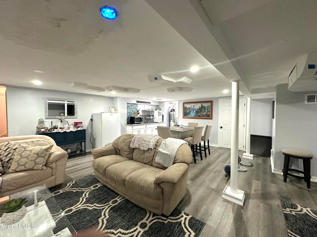 6 Elliott Avenue, Schenectady, NY 12304