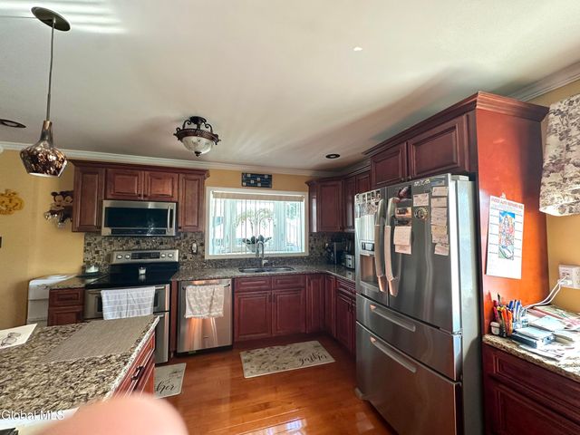 6 Elliott Avenue, Schenectady, NY 12304