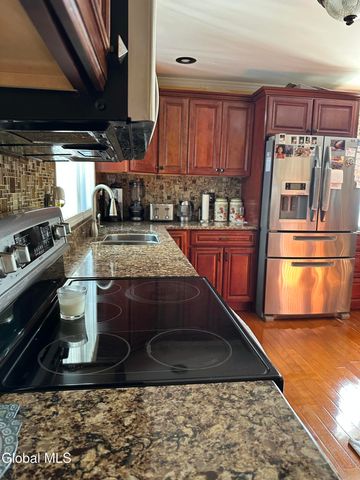 6 Elliott Avenue, Schenectady, NY 12304