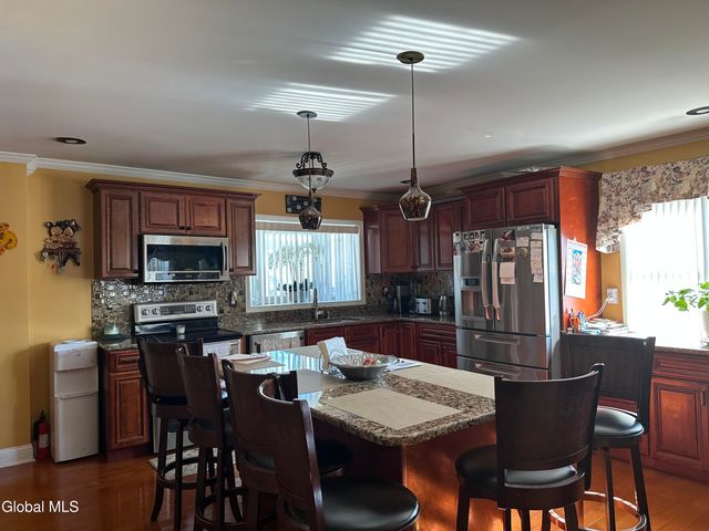 6 Elliott Avenue, Schenectady, NY 12304