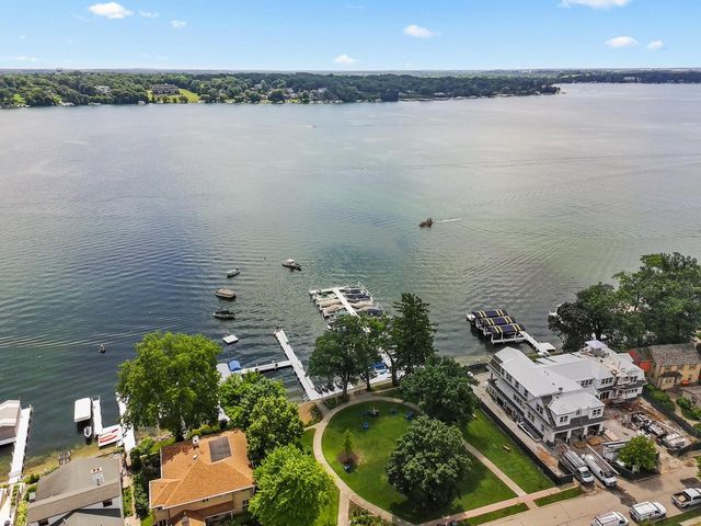 1554 Orchard LANE, Lake Geneva, WI 53147