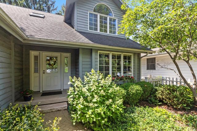 1554 Orchard LANE, Lake Geneva, WI 53147