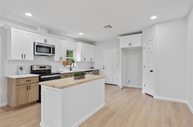 2811 Winbern Street, Houston, TX 77004
