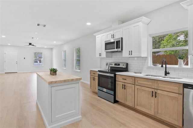 2811 Winbern Street, Houston, TX 77004