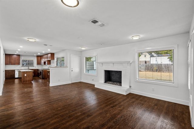 6207 Royal Lane, Dallas, TX 75230