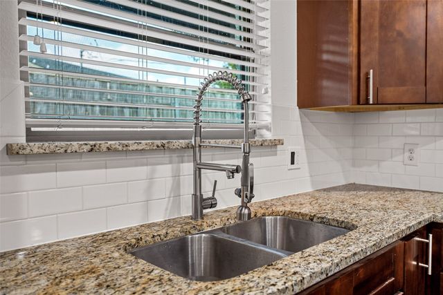 6207 Royal Lane, Dallas, TX 75230