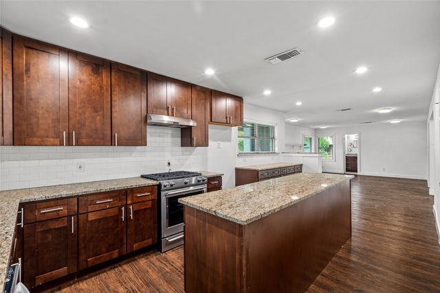 6207 Royal Lane, Dallas, TX 75230