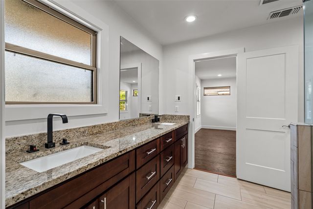 6207 Royal Lane, Dallas, TX 75230